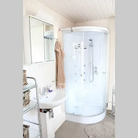 Ferienhaus Reihe 1 Direkt Am Wasser Bis Zu 5 Personen Σπίτι διακοπών Zerpenschleuse